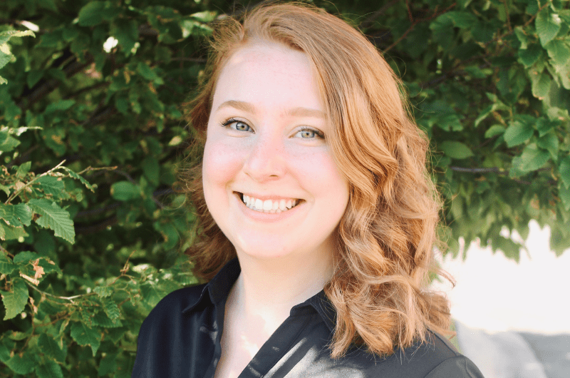 Amanda Dennis Headshot